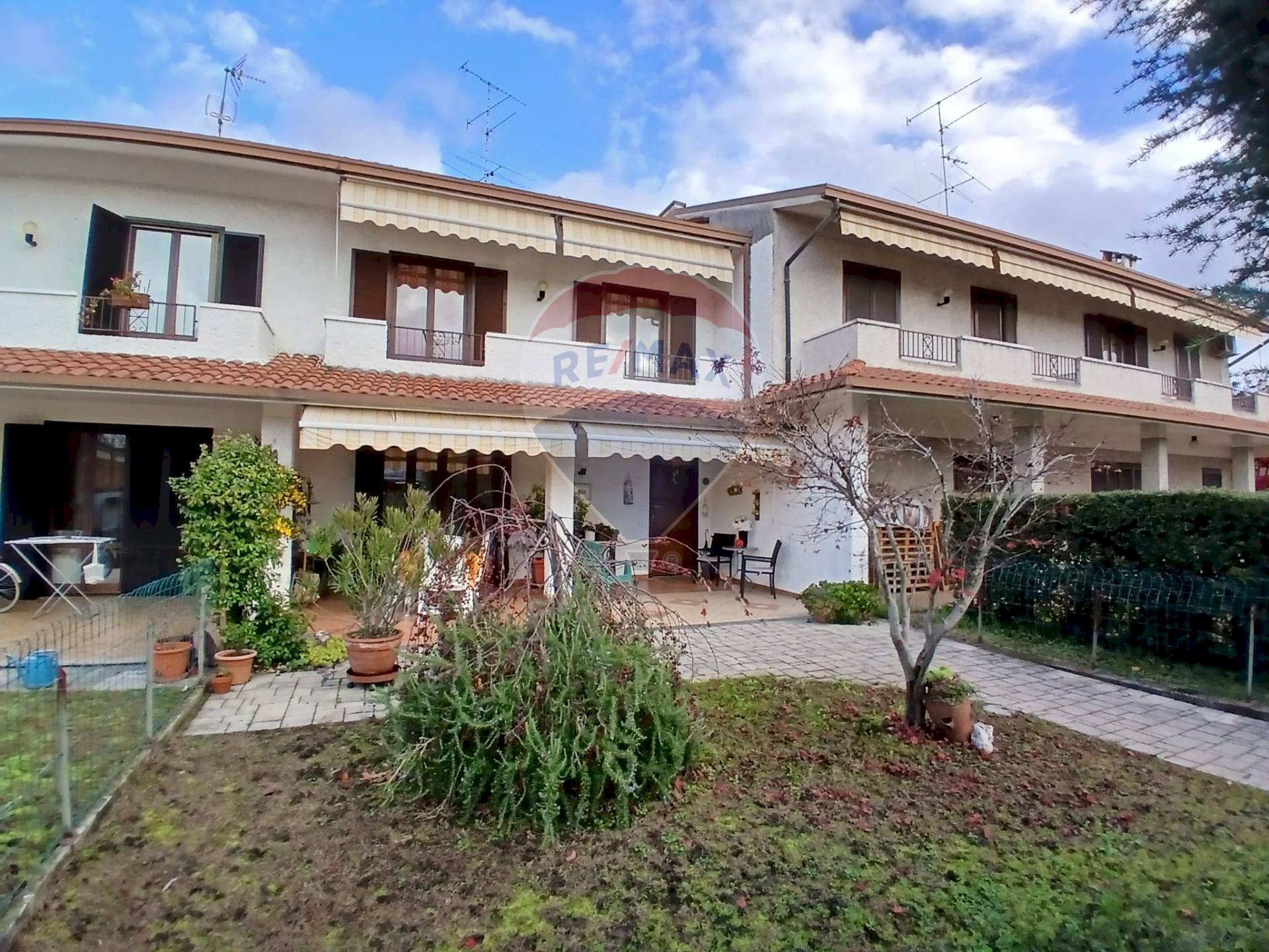 Casa all\'aperto - Villa a Schiera via leoncavallo 4, Vergiate - foto 3