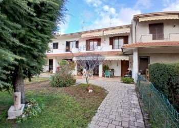 Casa all\'aperto - Villa a Schiera via leoncavallo 4, Vergiate - foto 2