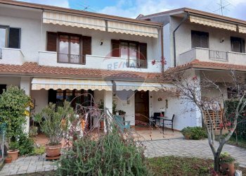 Casa all\'aperto - Villa a Schiera via leoncavallo 4, Vergiate - foto 4