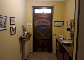 Hall / corridoio - Villa a Schiera via leoncavallo 4, Vergiate - foto 9