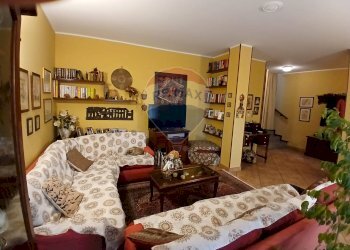 Soggiorno - Villa a Schiera via leoncavallo 4, Vergiate - foto 13