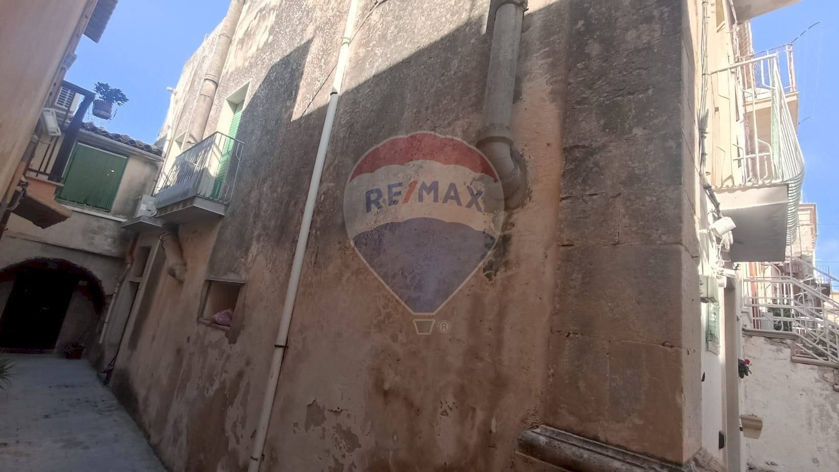 Edificio all\'aperto - Independent house via terlato
 
14, Chiaramonte Gulfi - photo 3