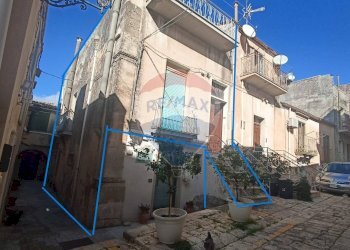 Edificio all\'aperto - Casa indipendente via terlato
 
14, Chiaramonte Gulfi - foto 1