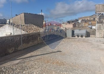 Edificio all\'aperto - Casa indipendente via terlato
 
14, Chiaramonte Gulfi - foto 35