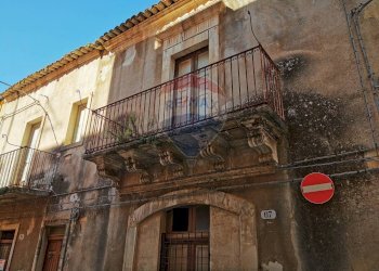 Edificio all\'aperto - Casa indipendente Via Col. Umberto Maddalena
 
67-69, Ragusa - foto 1