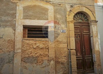 Edificio all\'aperto - Casa indipendente Via Col. Umberto Maddalena
 
67-69, Ragusa - foto 4