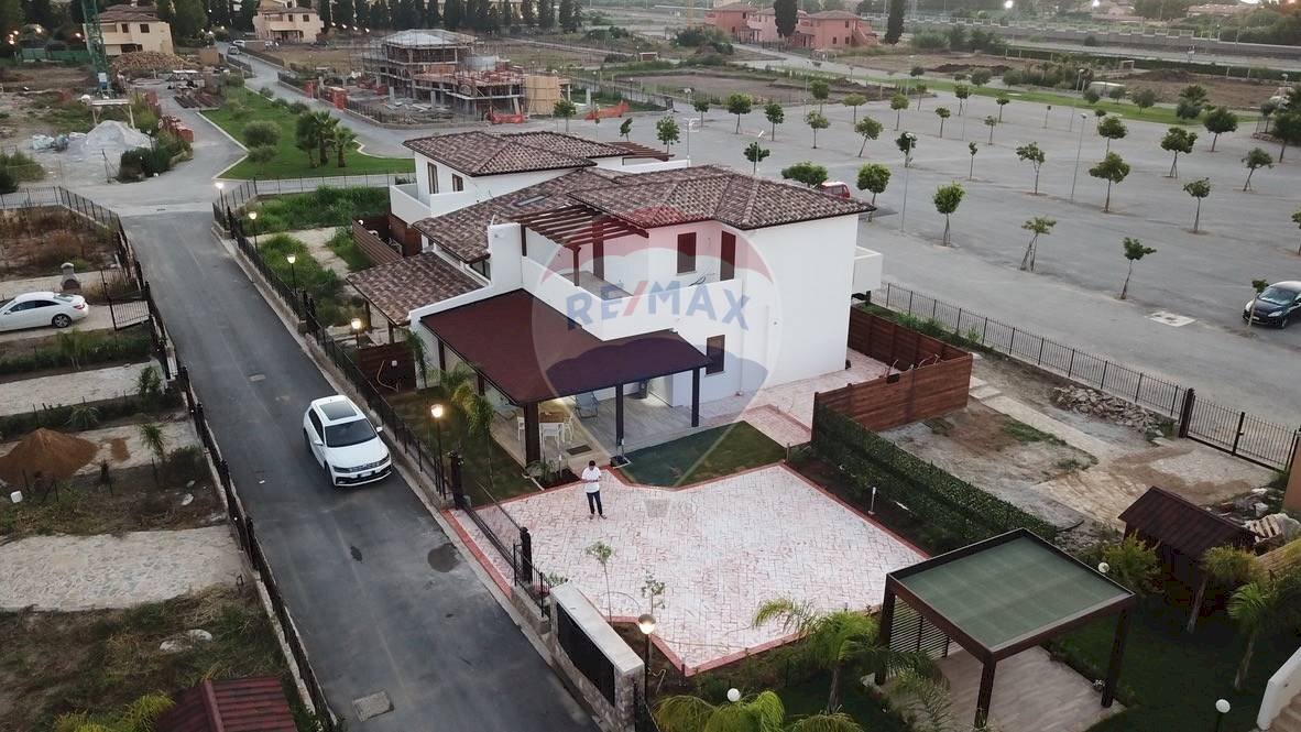 Edificio all\'aperto - Villa contrada pistavecchia
snc, Campofelice di Roccella - foto 2