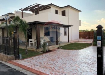 Casa all\'aperto - Villa contrada pistavecchia
 
snc, Campofelice di Roccella - foto 1