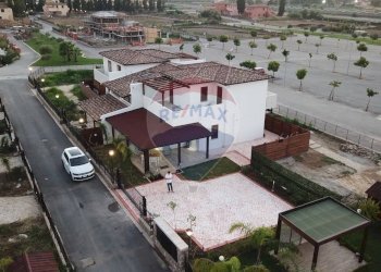 Edificio all\'aperto - Villa contrada pistavecchia
 
snc, Campofelice di Roccella - foto 2