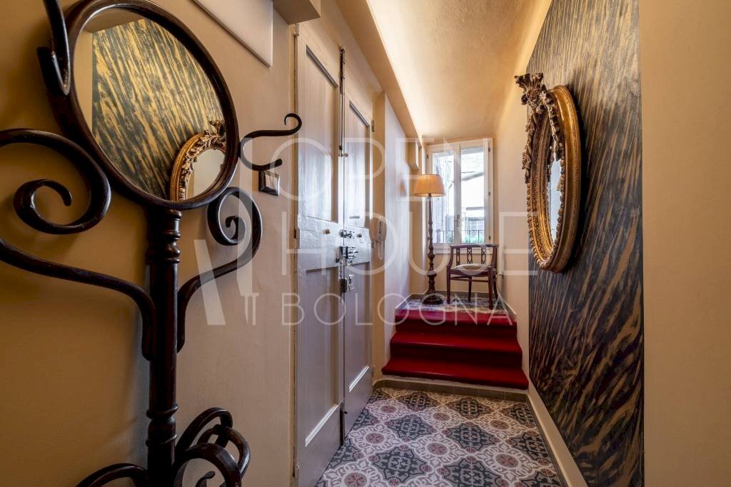 Corridoio - Three-room apartment via delle Moline, 1, Bologna (neighborhood Irnerio) - photo 2
