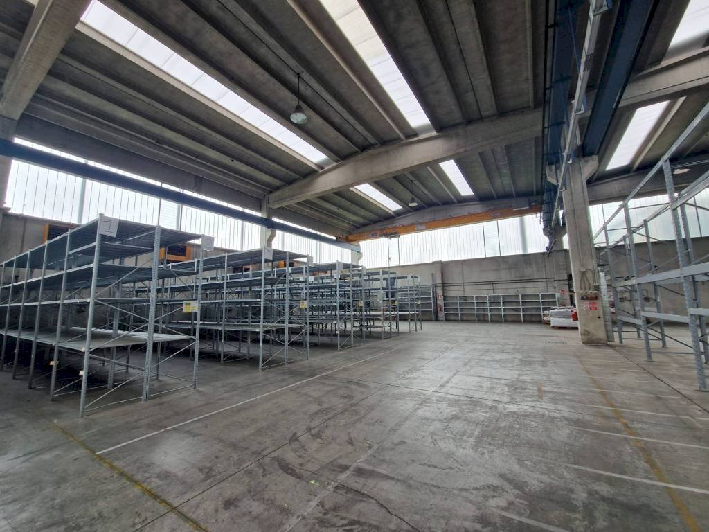 Interno non residenziale - Capannone via John Fitzgerald Kennedy, Cerro Maggiore - foto 3