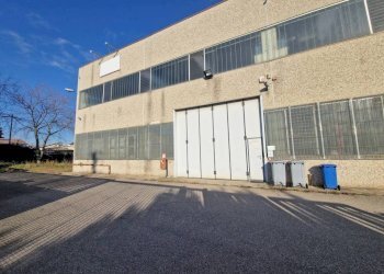 Facciata - Capannone via John Fitzgerald Kennedy, Cerro Maggiore - foto 2