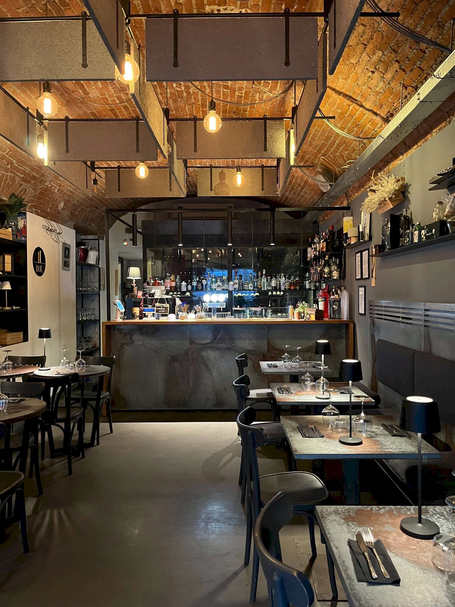 Locale - Pub - Wine Bar piazza EMANUELE FILIBERTO, 6/A, Torino (neighborhood Centro) - photo 1