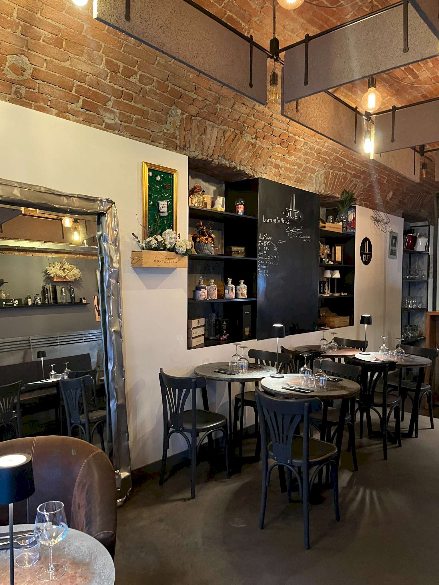 Locale - Pub - Wine Bar piazza EMANUELE FILIBERTO, 6/A, Torino (neighborhood Centro) - photo 2