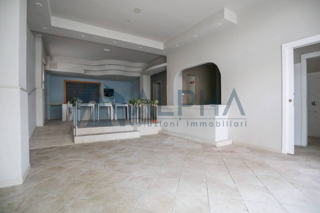 Interno palazzo - Shop viale Giovanni Segantini, Cesenatico - photo 1