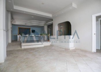 Interno palazzo - Shop viale Giovanni Segantini, Cesenatico - photo 1