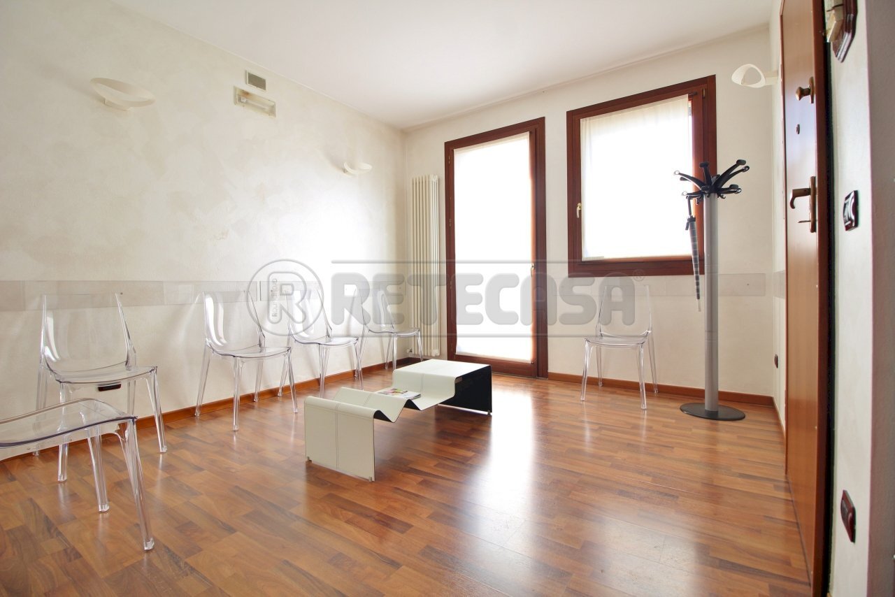 ingresso - area di attesa - Ufficio Via Alcide de Gasperi 80, Montecchio Maggiore - foto 3