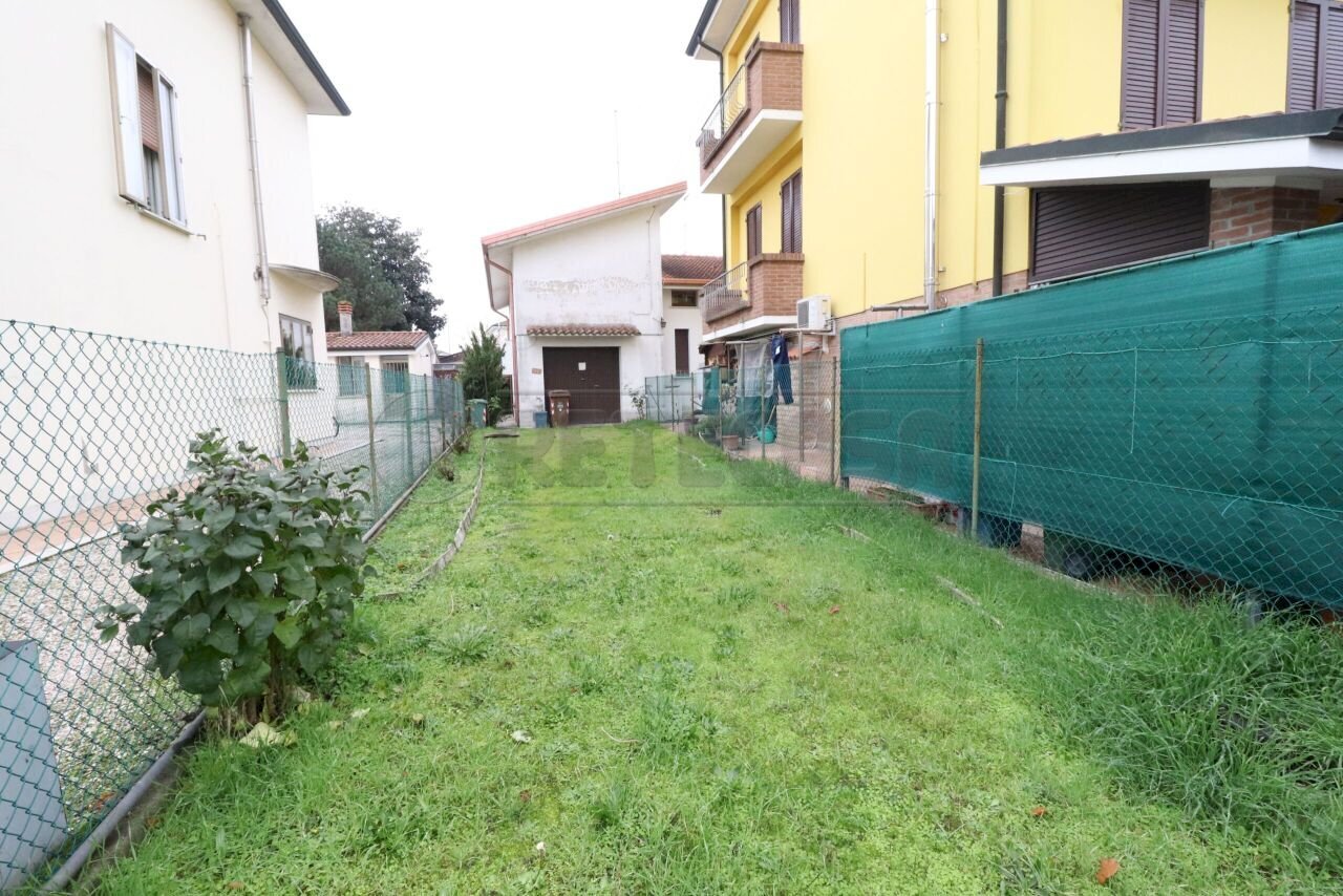 3_Retro - giardino.JPG - Villa a Schiera Sermide e Felonica - foto 3