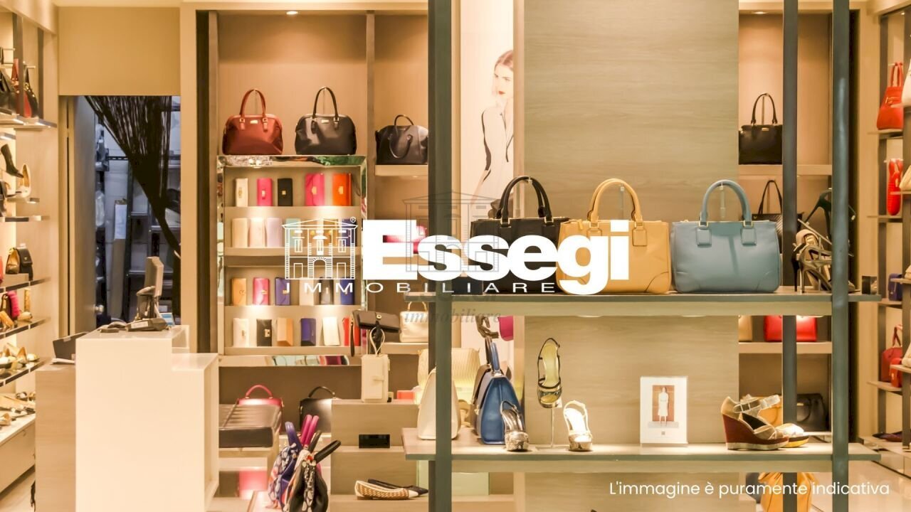 vendesi fondo commerciale lucca centro storico.jpg - Commercial Premises Via Beccheria 35, Lucca - photo 1