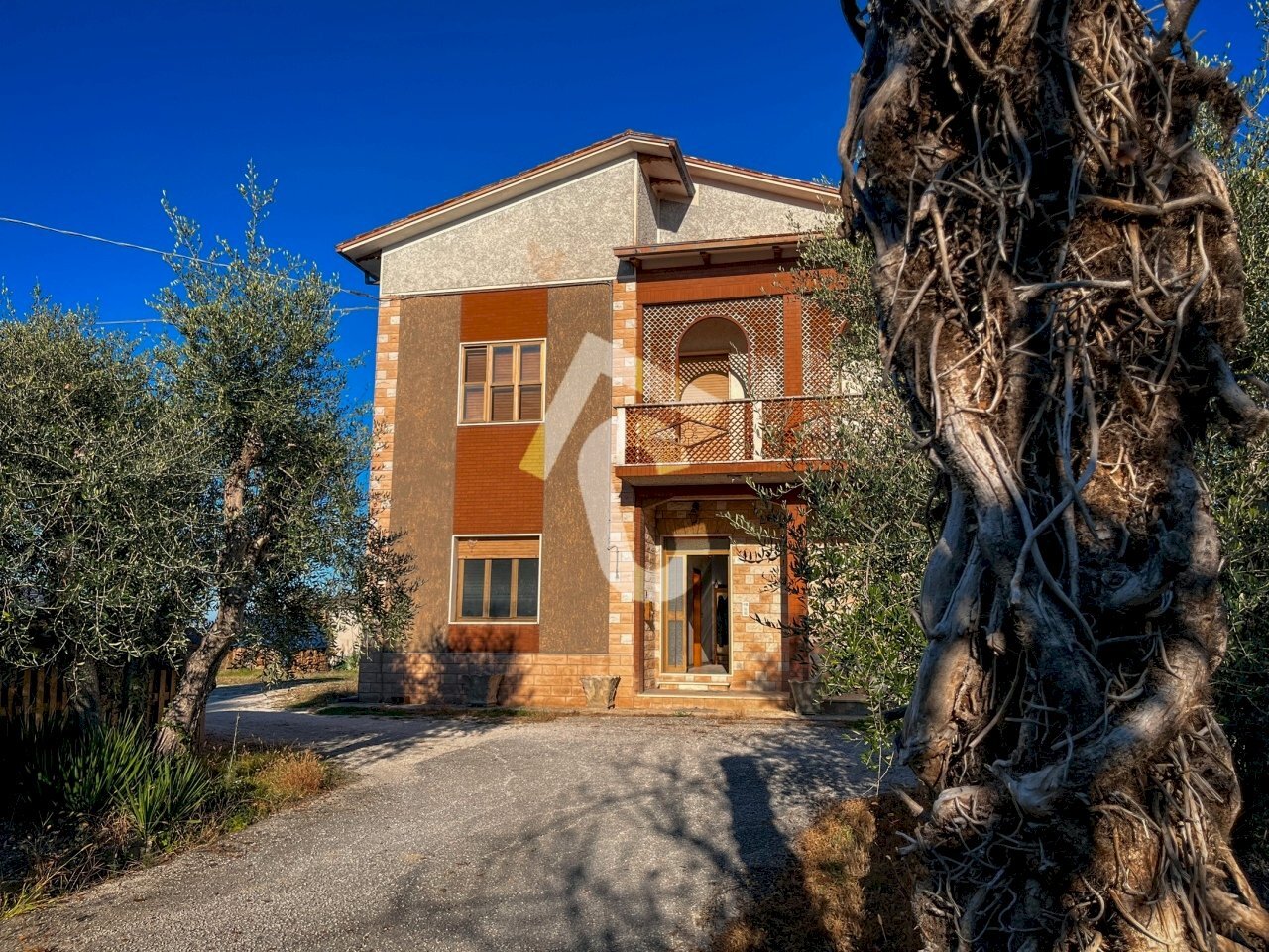 759E80DC-DA0B-404B-861E-EC9D615C75F3.jpeg - Casa indipendente Montecarotto - foto 1