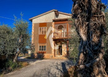 759E80DC-DA0B-404B-861E-EC9D615C75F3.jpeg - Casa indipendente Montecarotto - foto 1