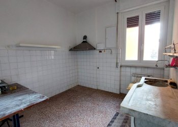 20241205_142442.jpg - Trilocale Via Aurelio Robino, Genova (zona Marassi) - foto 11