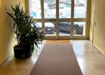 Interni condominiali - ingresso - Trilocale Viale Innocenzo 19, Como - foto 1