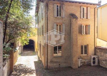 Casa indipendente Strada Maggiore, Bologna (zona Centro Storico) - foto 1