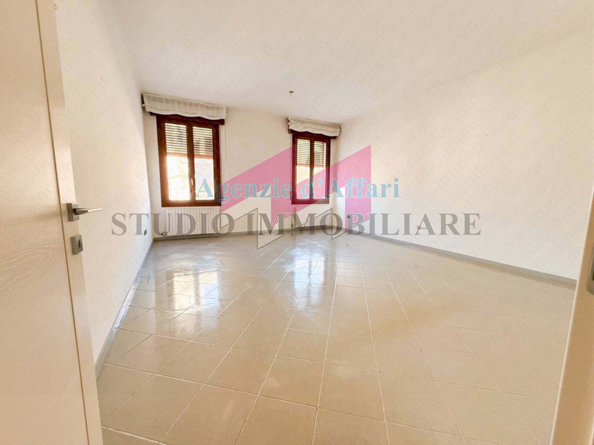 Foto 2 - Casa semi indipendente Piazza Libertà
 
104, Castelmassa - foto 2