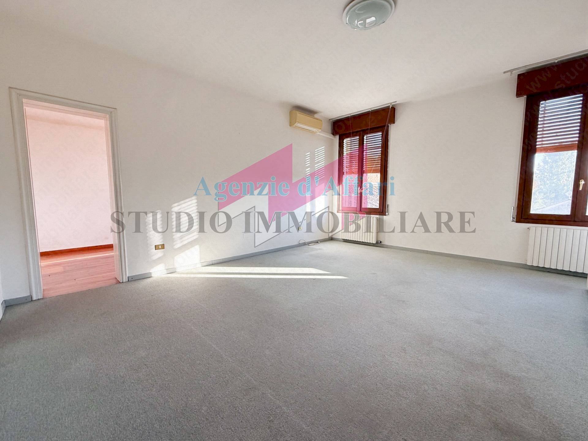 Foto 3 - Casa semi indipendente Piazza Libertà
 
104, Castelmassa - foto 3