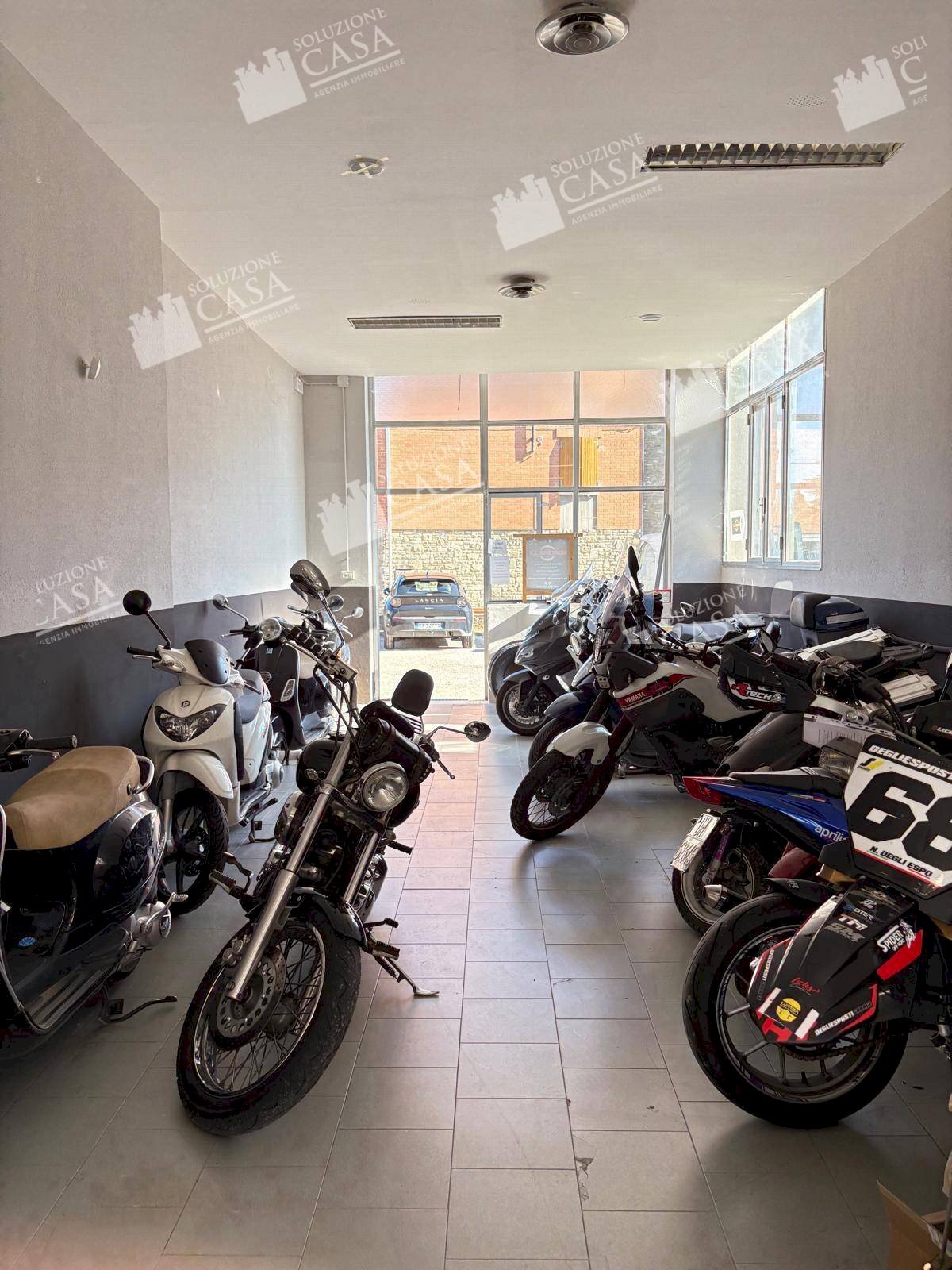 Foto 1 - Locale Commerciale 48, Cento - foto 1