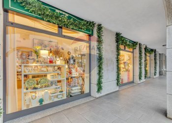 Vetrine esterne - Negozio via vittorio veneto
 
24b, Vignate - foto 10