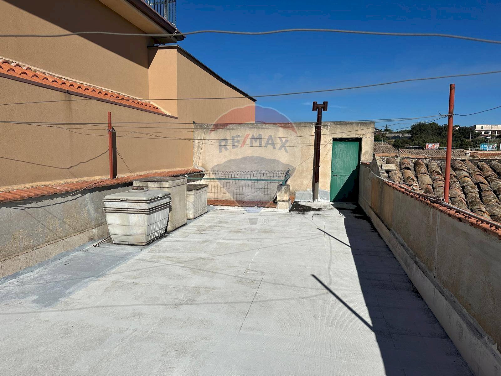 Terrazza - Quadrilocale Via Giuseppe Garibaldi
15, Camporotondo Etneo - foto 3