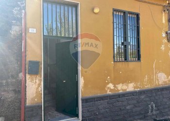 Edificio all\'aperto - Quadrilocale Via Giuseppe Garibaldi
 
15, Camporotondo Etneo - foto 1
