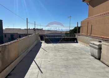 Terrazza - Quadrilocale Via Giuseppe Garibaldi
 
15, Camporotondo Etneo - foto 2