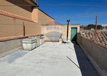 Terrazza - Quadrilocale Via Giuseppe Garibaldi
 
15, Camporotondo Etneo - foto 3