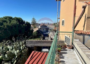 Balcone - Quadrilocale Via Giuseppe Garibaldi
 
15, Camporotondo Etneo - foto 4