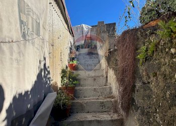 Scale - Quadrilocale Via Giuseppe Garibaldi
 
15, Camporotondo Etneo - foto 5