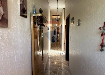 Hall / corridoio - Quadrilocale Via Giuseppe Garibaldi
 
15, Camporotondo Etneo - foto 16