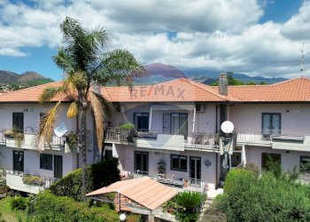 Casa all\'aperto - Villa a Schiera Via Del Bosco
 
185, Mascalucia - foto 2