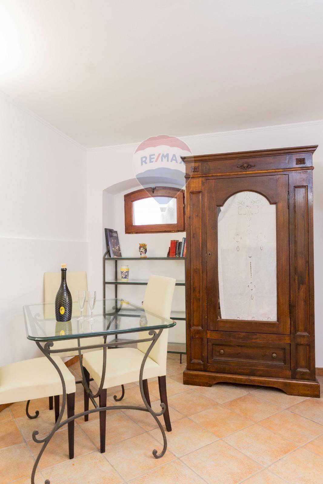 Sala da pranzo - Two-room apartment Vico di Via Cesare Ottaviano
7, Taormina - photo 2