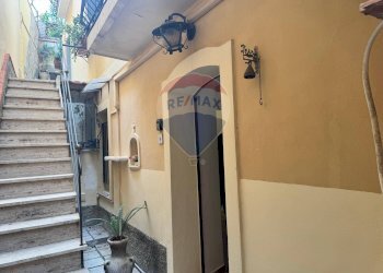 Scale - Two-room apartment Vico di Via Cesare Ottaviano
 
7, Taormina - photo 20