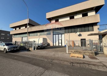 Edificio all\'aperto - Capannone via Napoli
4, Bussero - foto 1