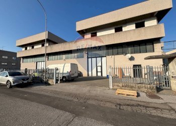 Edificio all\'aperto - Capannone via Napoli
4, Bussero - foto 2