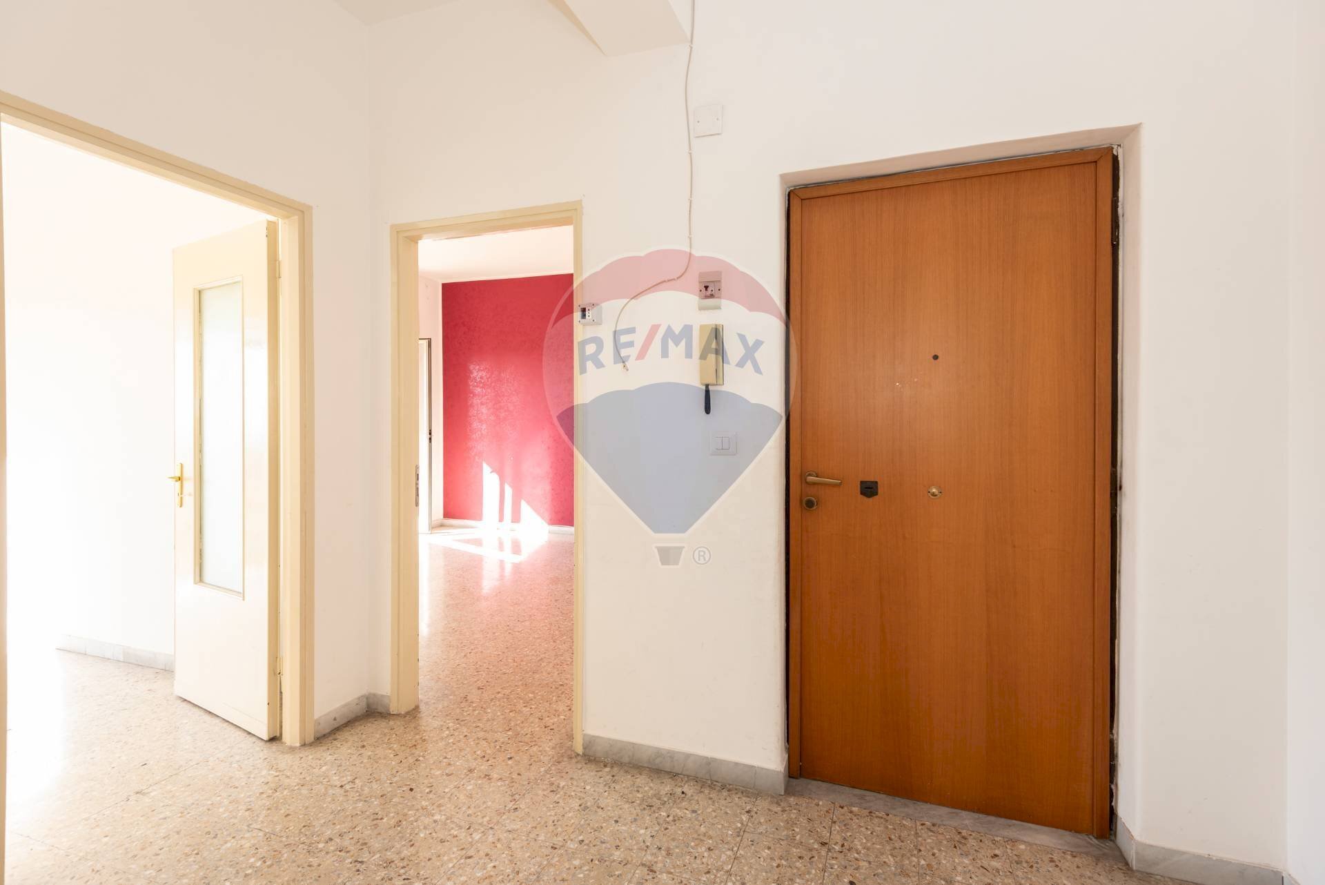 Hall / corridoio - Apartment Via Nervesa Della Battaglia
2, Catania - photo 3