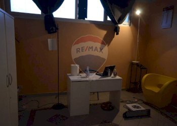 Camera / camera da letto - Attività Commerciale Via Valletta San Cristoforo
 
13, Savona - foto 35