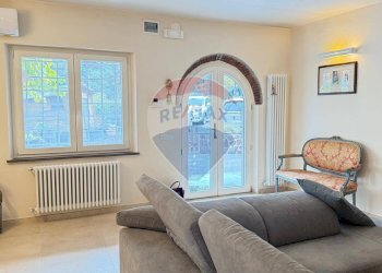 Soggiorno - Villa località Piezza
 
12, Gallicano - foto 71