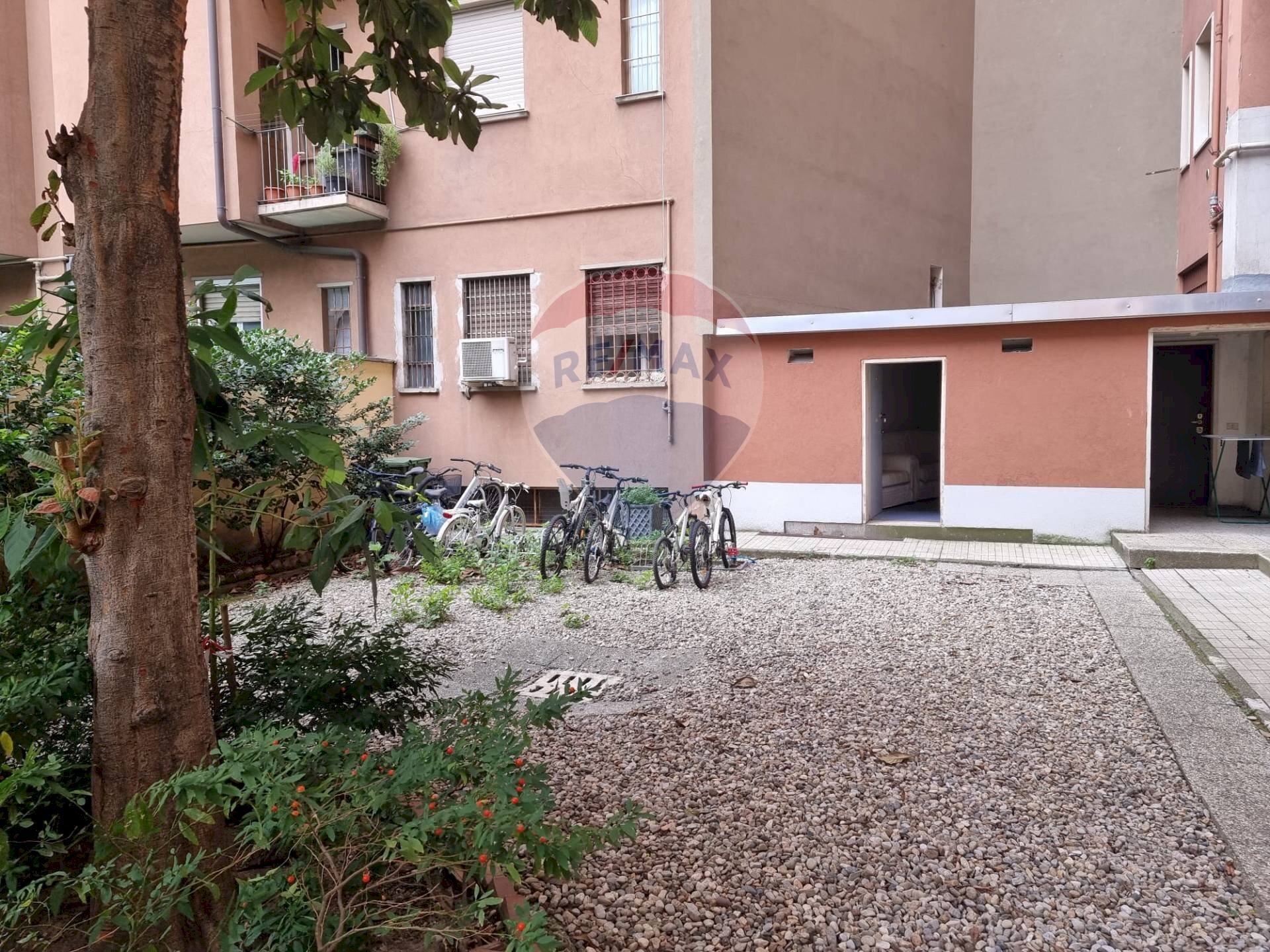 Edificio all\'aperto - Commercial Premises Viale Monte Ceneri
 
74, Milano - photo 2