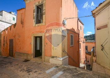 Edificio all\'aperto - Casa indipendente Via Porta Modica
 
58, Ragusa - foto 1