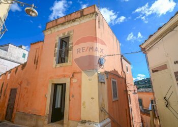 Edificio all\'aperto - Casa indipendente Via Porta Modica
 
58, Ragusa - foto 2